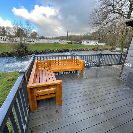 Stunning 3 Bed Riverside Cabin In Snowdonia Caeathro Exterior photo