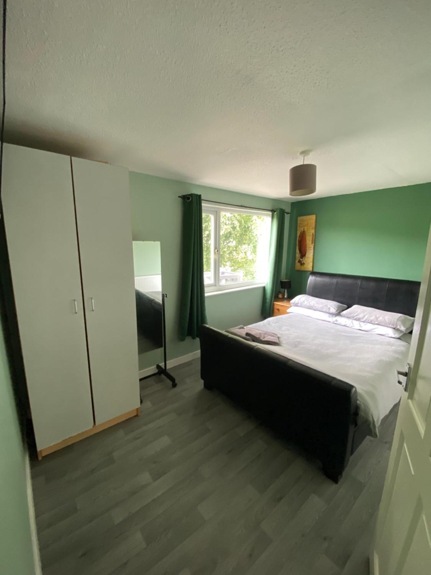 Stunning 3 Bed Riverside Cabin In Snowdonia Caeathro Exterior photo
