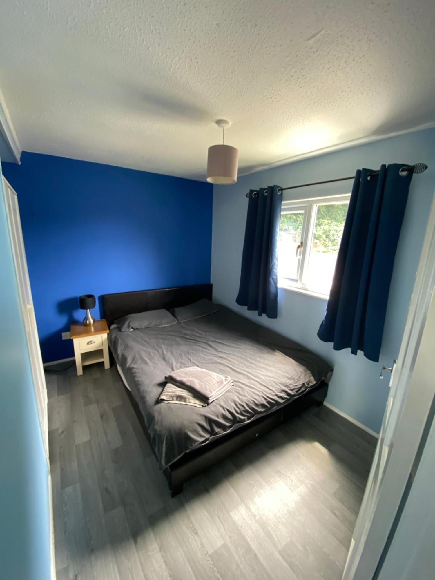 Stunning 3 Bed Riverside Cabin In Snowdonia Caeathro Exterior photo